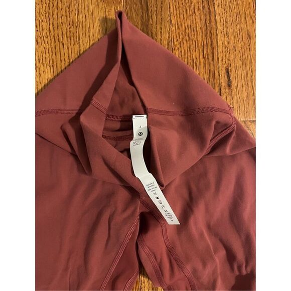 Lululemon 2 align 21” crop in Plumful - Picture 4 of 7